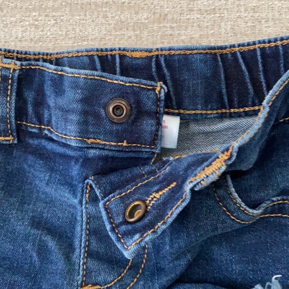 Garanimals cutoff jean shorts. Size 2T - Picture 5 of 6